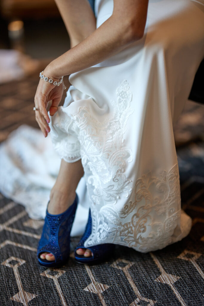 Yannis Malevitis photography - Bride wears the shoes