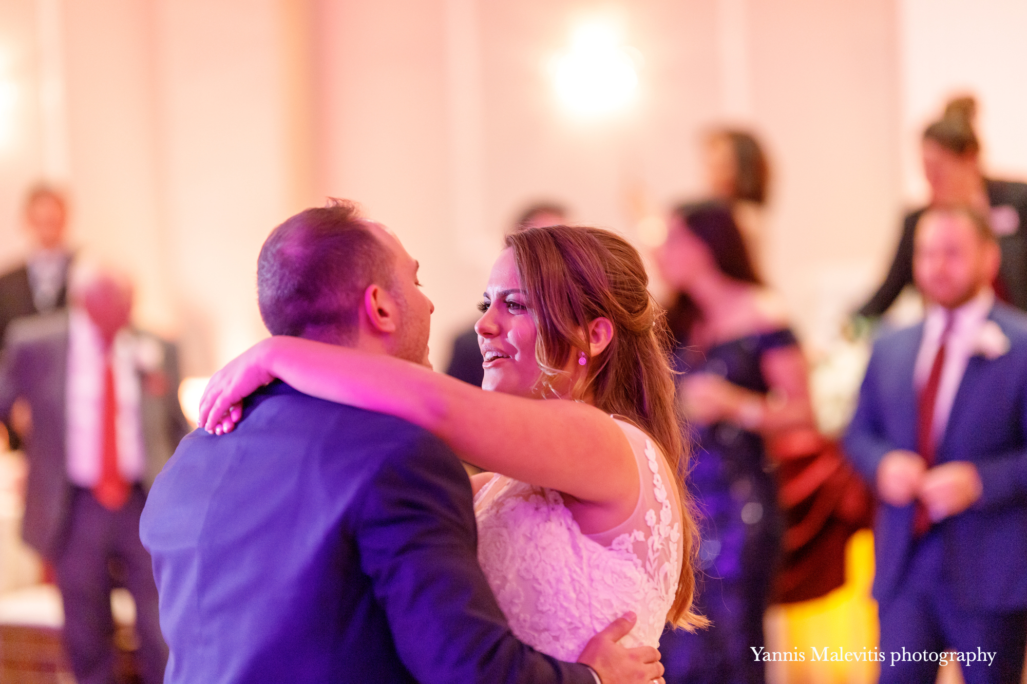 How I photograph the dances on a wedding day