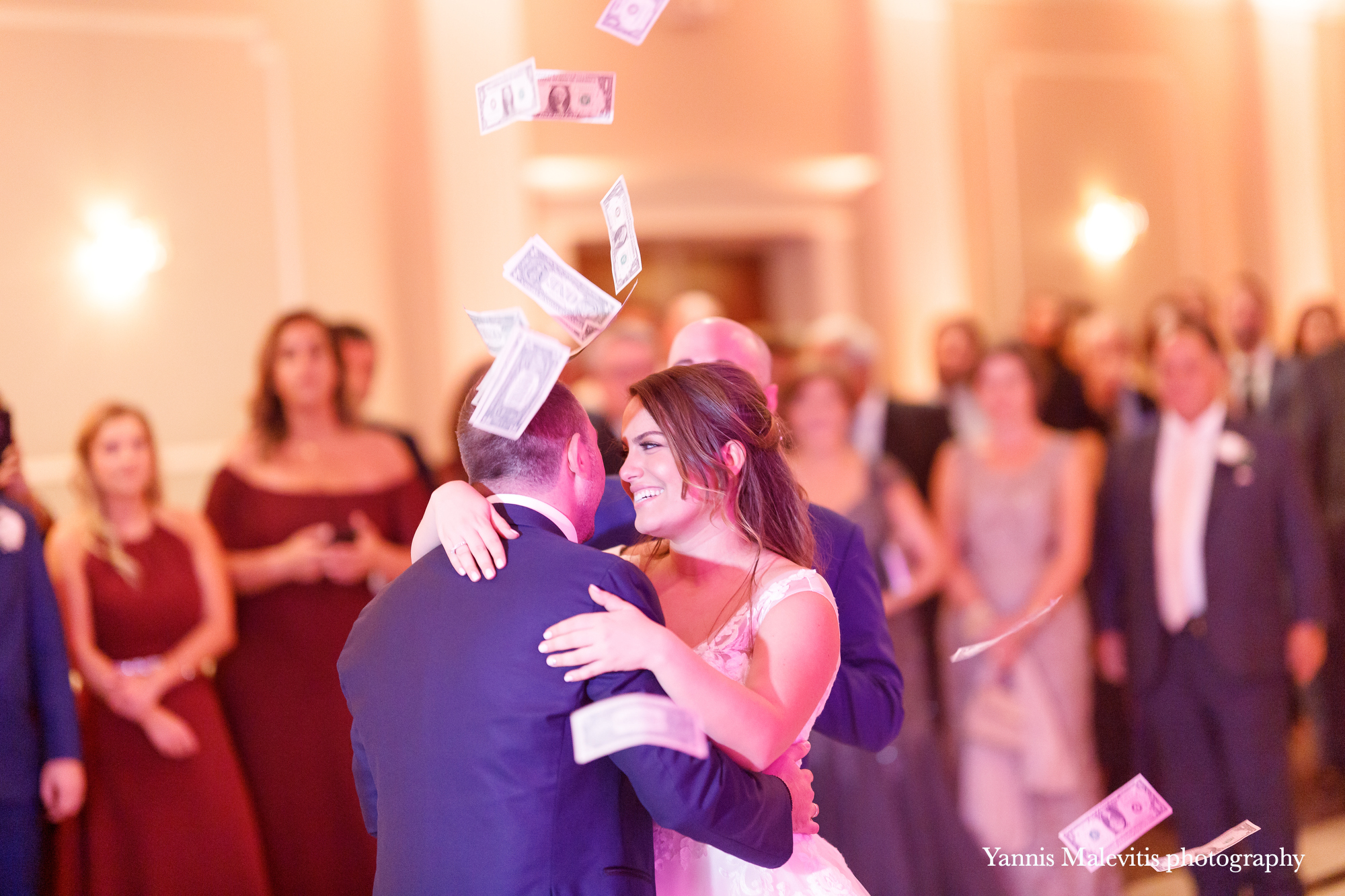 How I photograph the dances on a wedding day