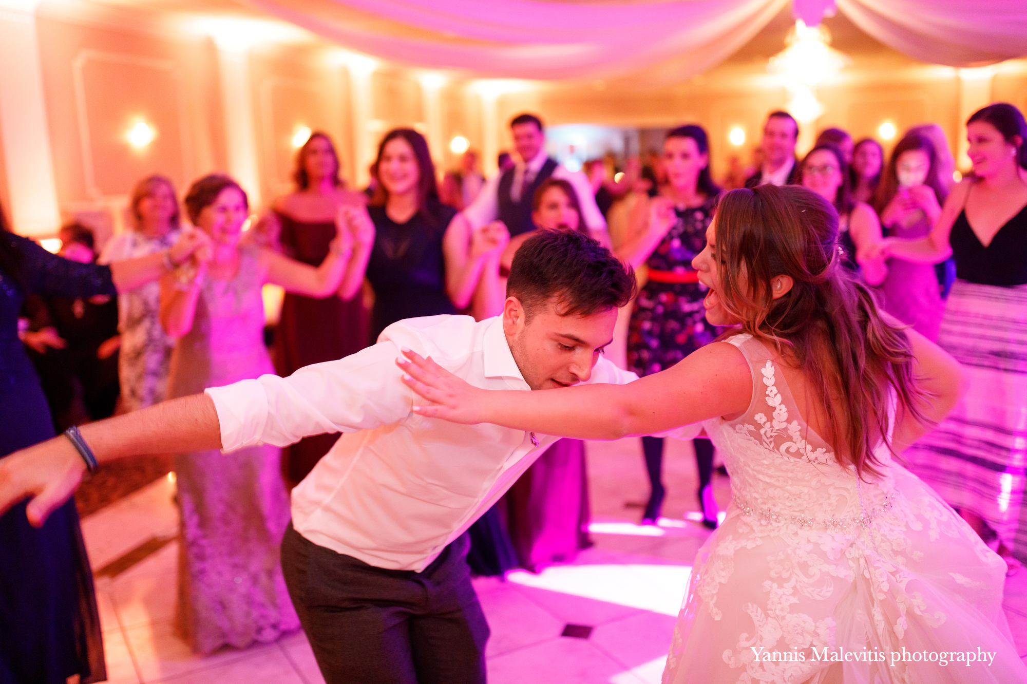 How I photograph the dances on a wedding day