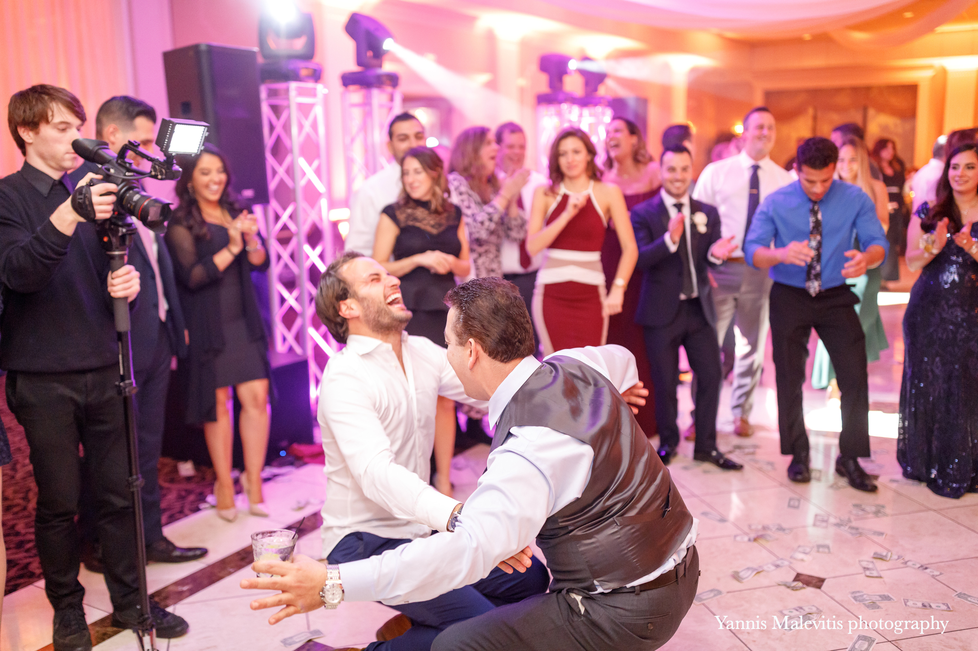 How I photograph the dances on a wedding day