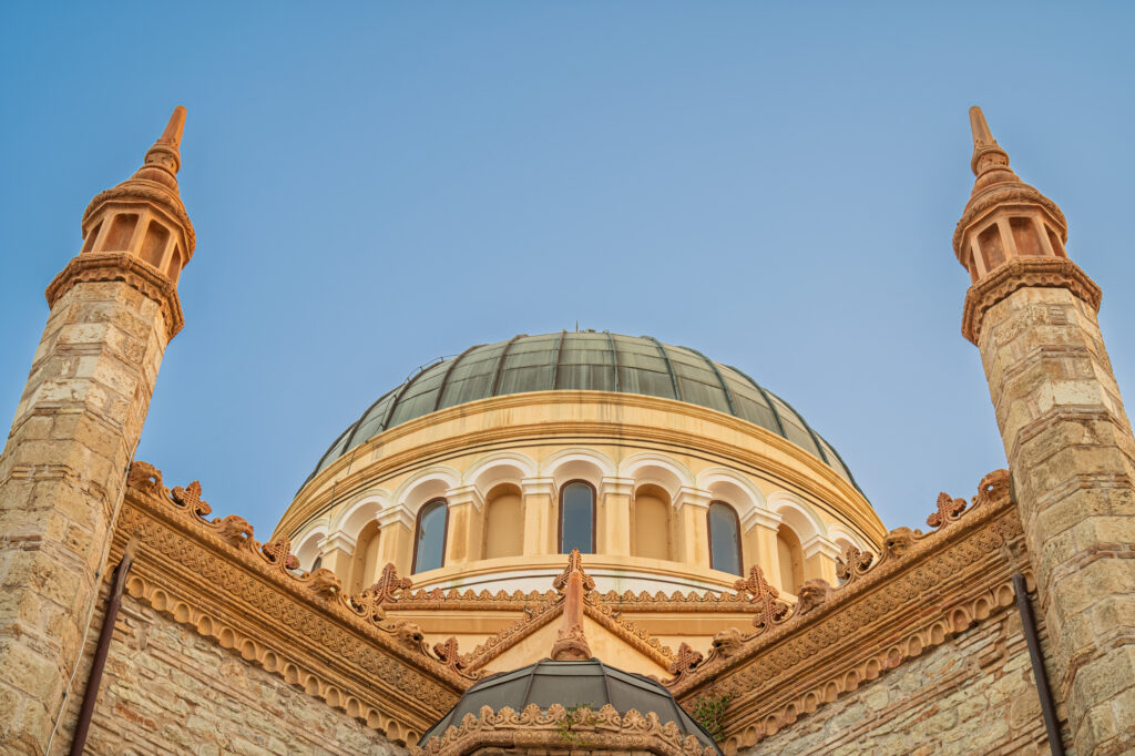 Symmetrical composition of the central dome framed between the two towers